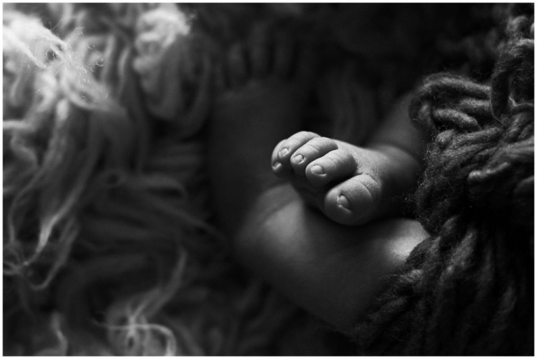 Pittsburgh black and white newborn feet toes