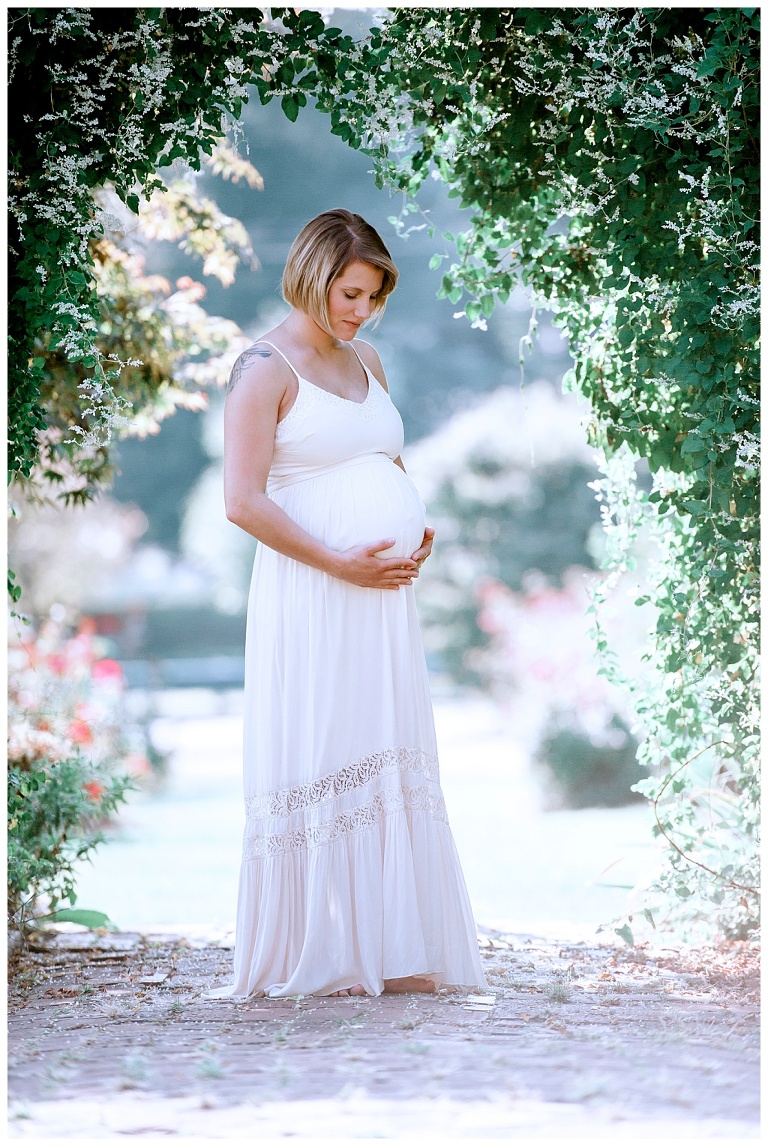 Pittsburgh maternity session at Renziehausen Renzie Park Rose Garden