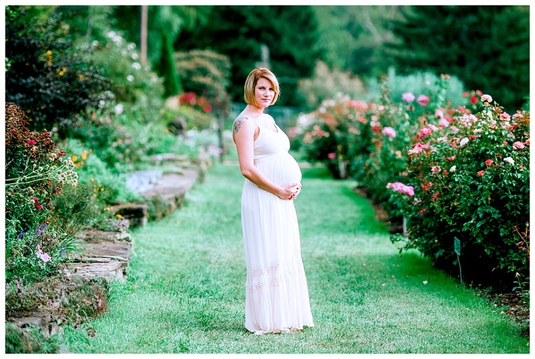 Pittsburgh maternity session at Renziehausen Renzie Park Rose Garden