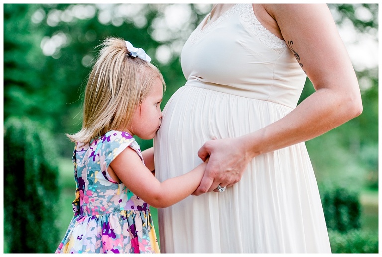 Pittsburgh maternity session at Renziehausen Renzie Park Rose Garden